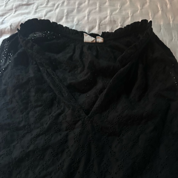 Gap - women’s Med Eyelet Tank top - Picture 3 of 6